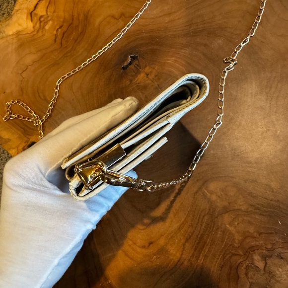 Gucci
GG Princy French Flap Wallet converted Crossbody - Picture 6 of 17